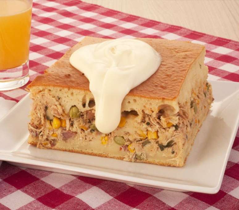 Torta cremosa de frango com requeijão (Reprodução / Guia da Cozinha)