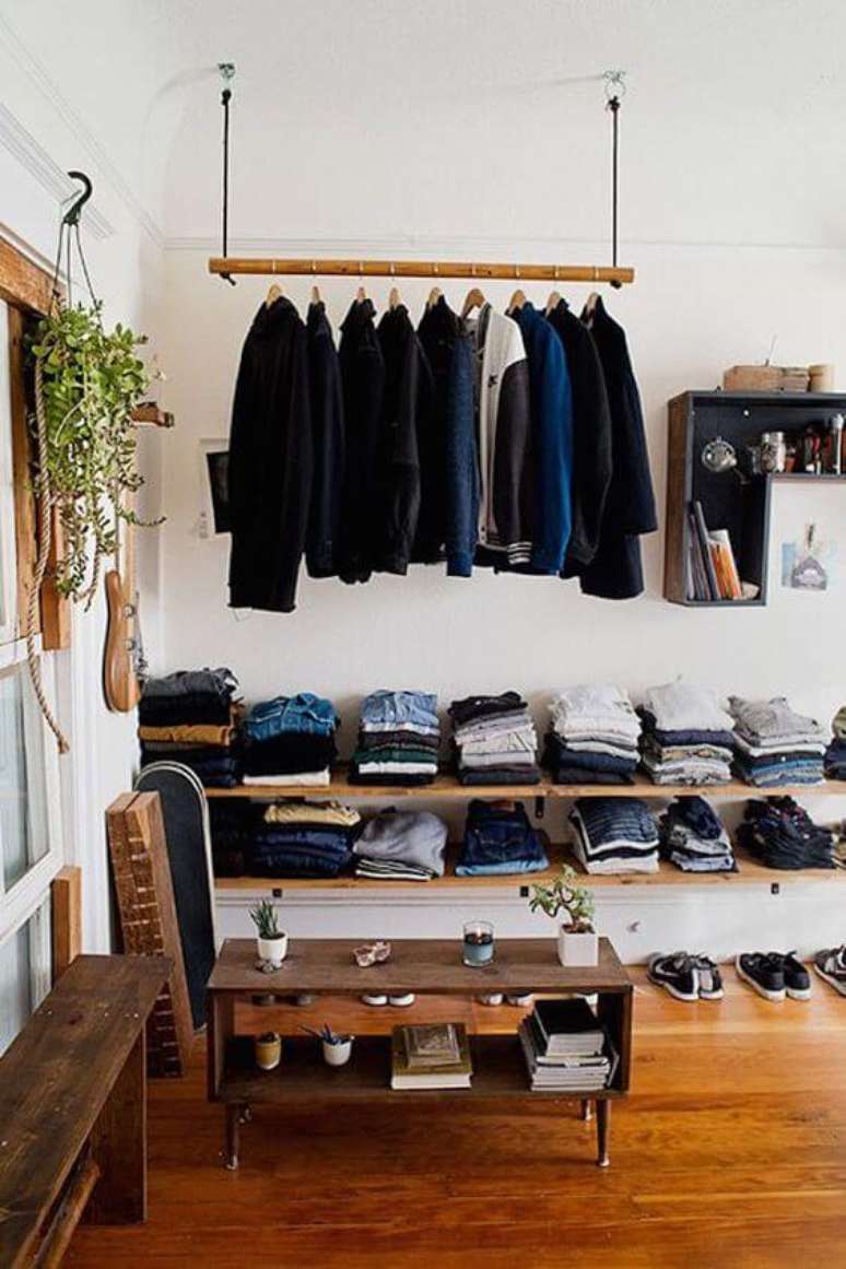 36. M&oacute;dulos e prateleiras s&atilde;o &oacute;timos para ganhar espa&ccedil;o no quarto &ndash; Via: Casa e Festa