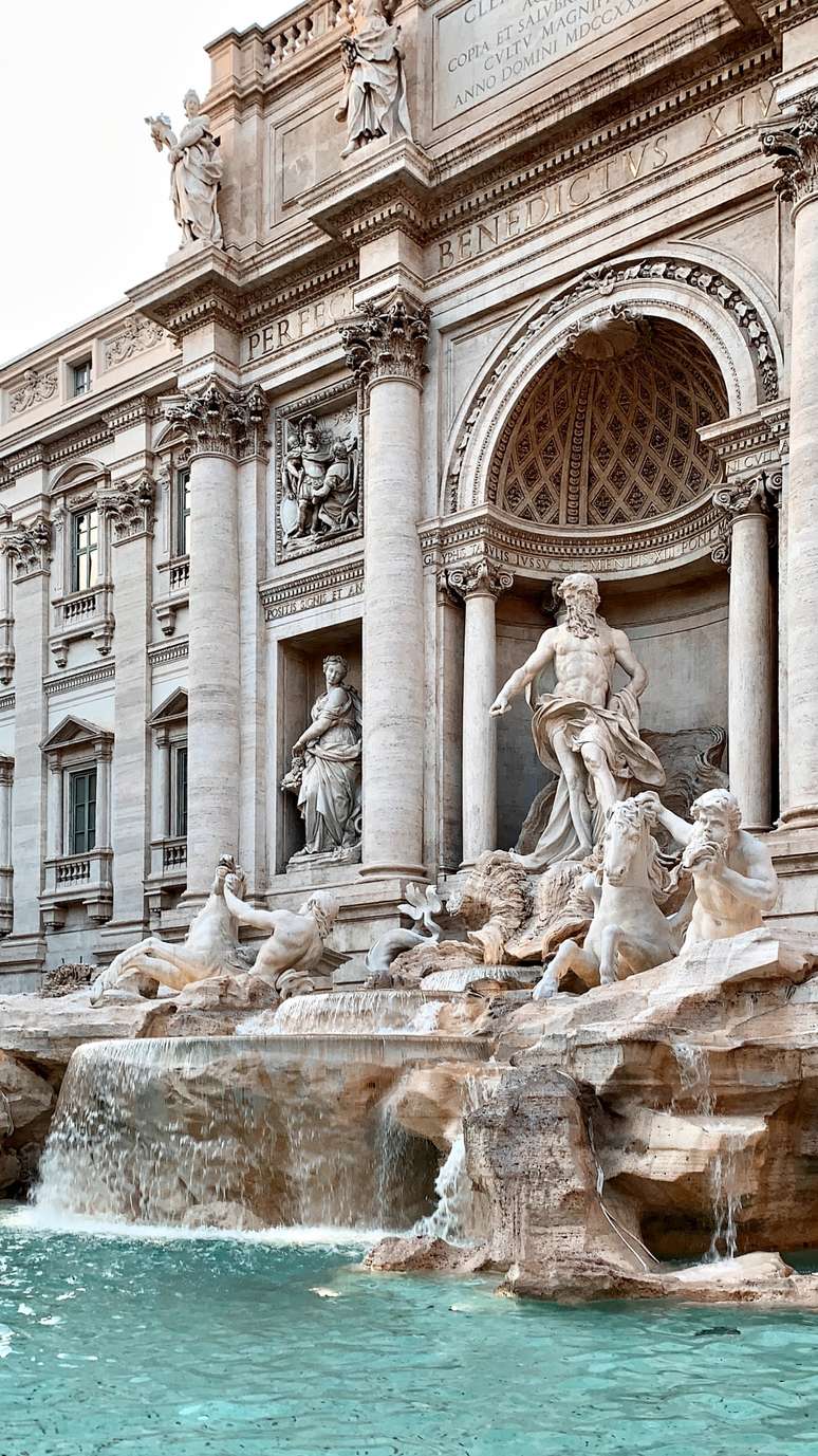 A Fontana di Trevi é a maior e mais ambiciosa fonte de Roma.