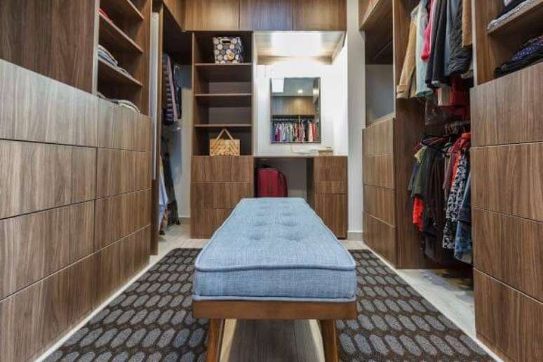 49. Faça um closet de madeira para ter um ambiente bonito – Via: Homify