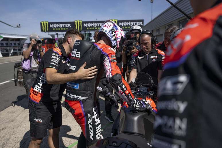 Aleix Espargaró correu mesmo com lesão em Silverstone 