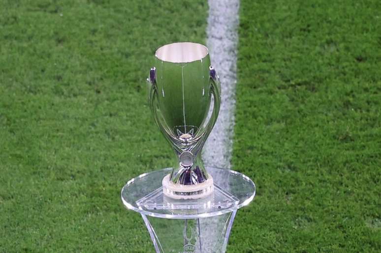 Real Madrid tem quatro títulos da Supercopa da Uefa, e Frankfurt quer primeiro (Foto: LASZLO SZIRTESI / POOL / AFP)