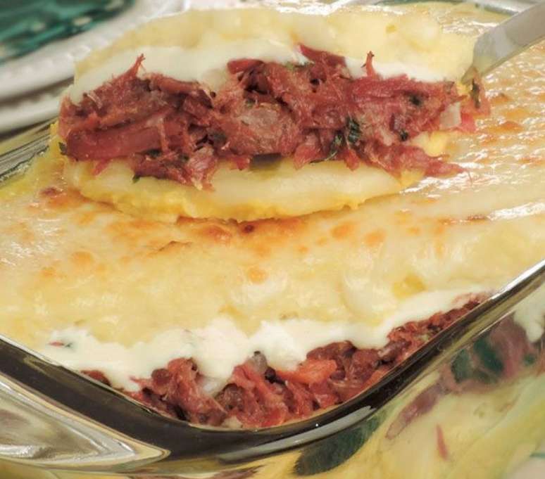 Escondidinho de carne-seca com ab&oacute;bora e mandioca (Reprodu&ccedil;&atilde;o / Guia da Cozinha)