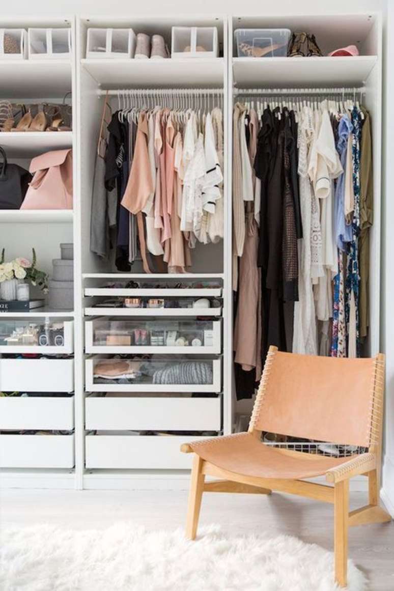 93. Closet pequeno e organizado &ndash; Via: Wattpad