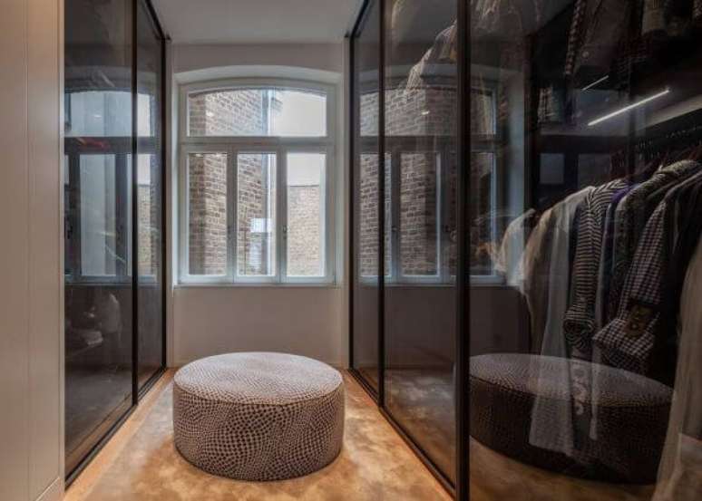 56. Que tal colocar porta para closet &ndash; Via: Revista VD