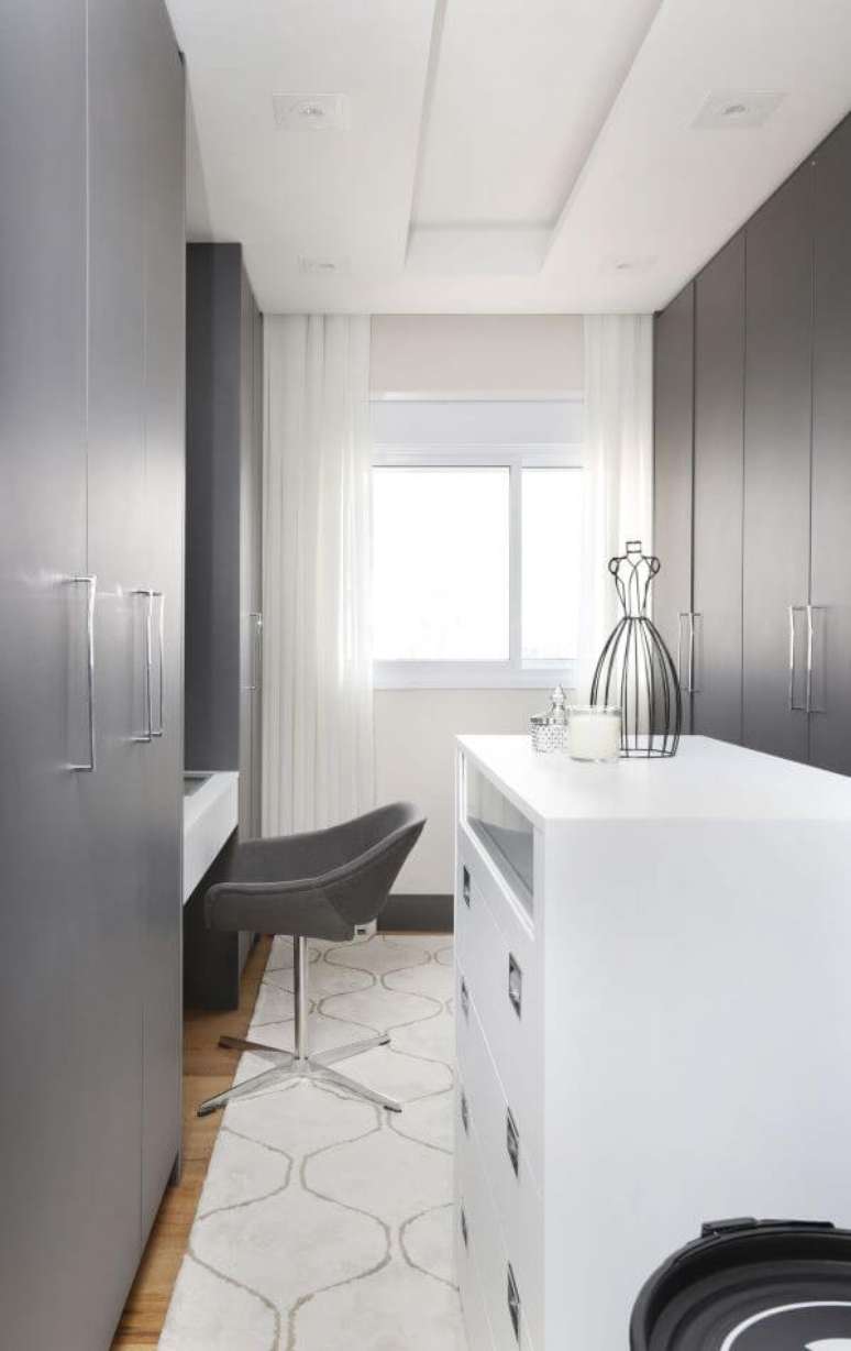 88. Arm&aacute;rios para closets e c&ocirc;moda branca &ndash; Vai: Sara Rollemberg