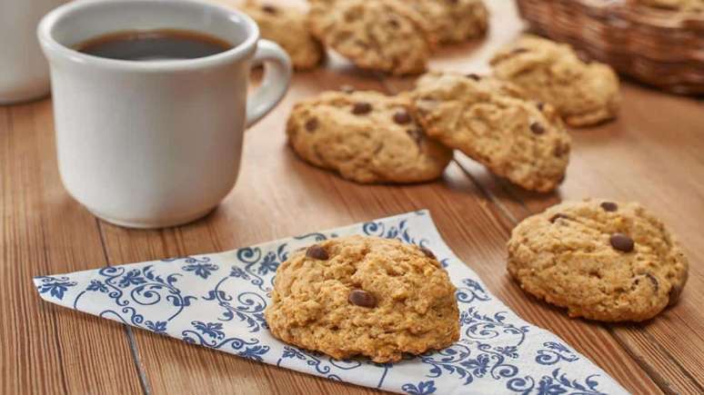 Cookies de aveia com chocolate (Reprodução / Guia da Cozinha)