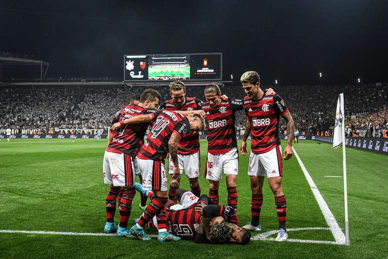 "O elenco atual do Flamengo é melhor que o de 2019", diz repórter