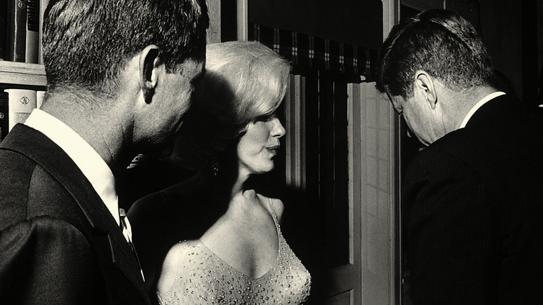 Esta é a única fotografia em que Marilyn Monroe aparece com os irmãos Kennedy