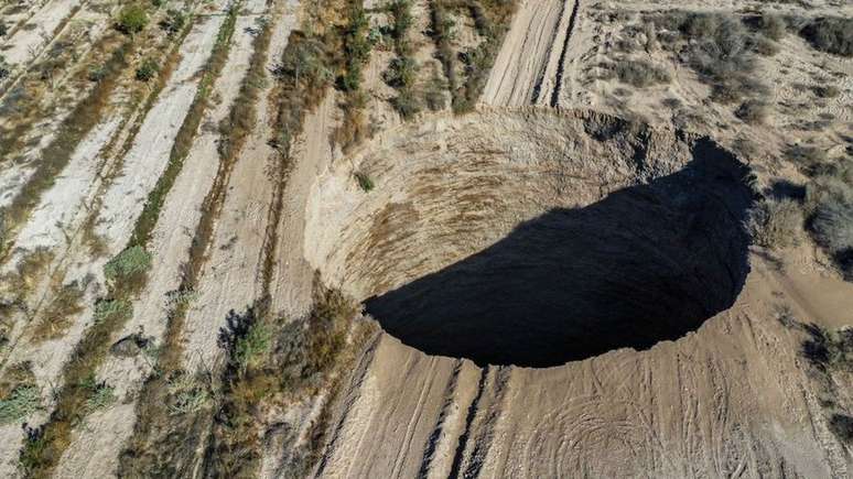 Buraco gigante em Tierra Amarilla, no Chile