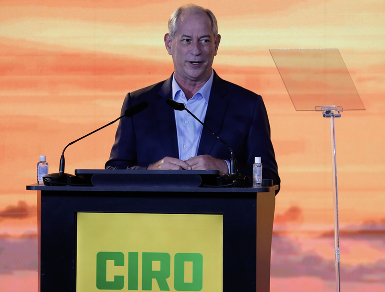 Ciro Gomes registra candidatura; plano de governo propõe mudar política de preço da Petrobras