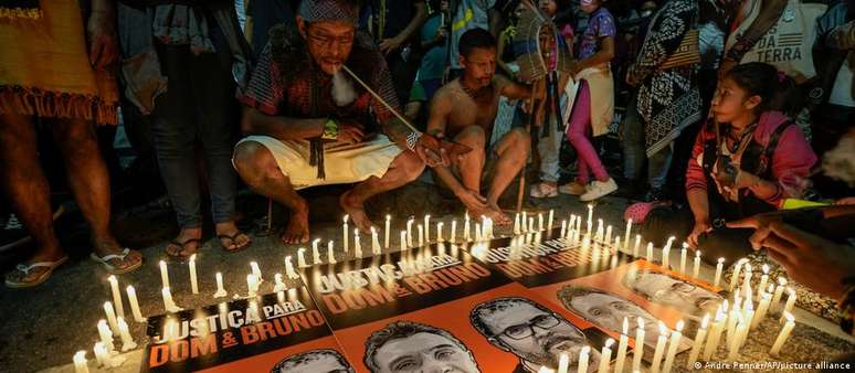 Indígenas e ativistas de direitos humanos protestam contra morte de Dom e Bruno e pedem demarcação de terras