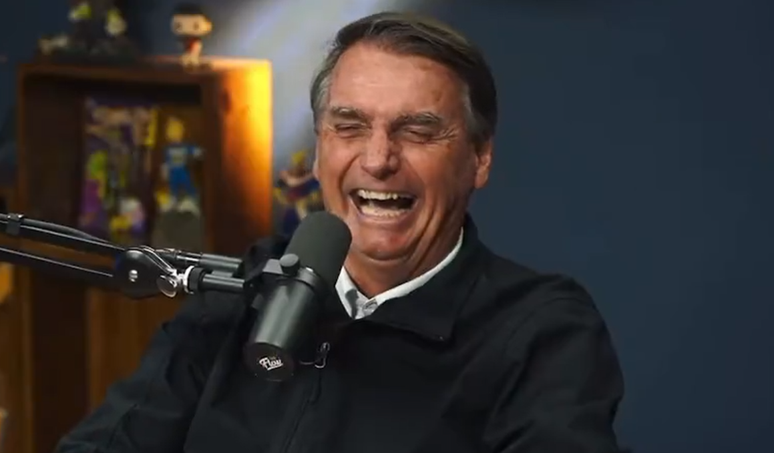 Bolsonaro debochou de vacina contra varíola do macaco no podcast "Flow"