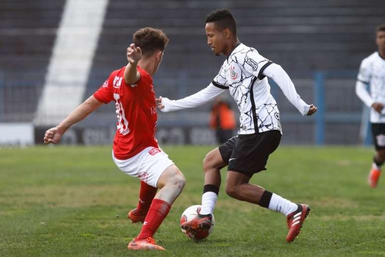 Timão em ação contra o Noroeste (Foto: Rodrigo Gazzanel / Agência Corinthians)