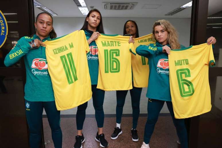 15 Fotos de jogadoras da seleção brasileira que mostram o lugar da