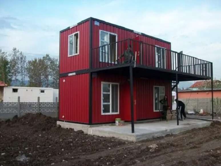 26. Casa vermelha container moderna. Fonte: Só Decor