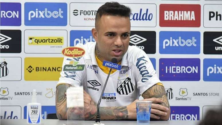 Luan é apresentado no CT Rei Pelé e fala sobre como recuperar bom futebol