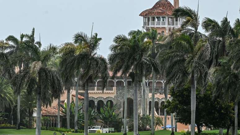 O FBI, a polícia federal americana, fez buscas na segunda-feira (8/8) na mansão de Mar-a-Lago