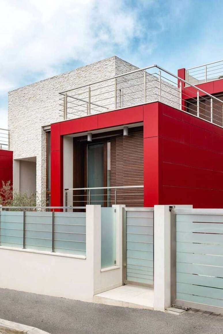 38. Casas vermelhas e branco com design moderno. Fonte: Decoratorist