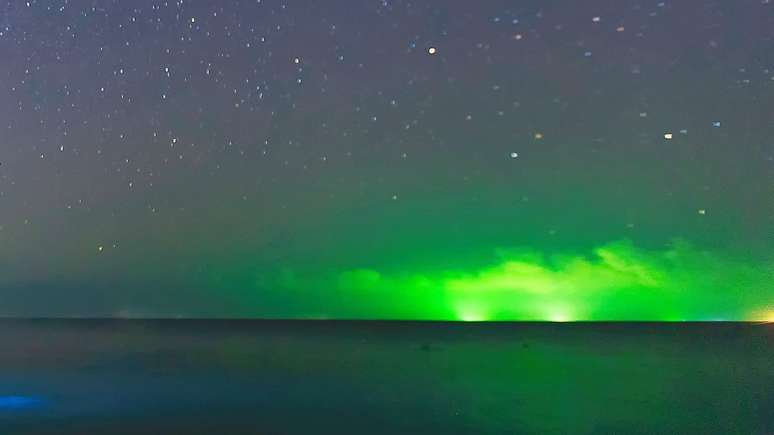Especialistas acreditam que os mares leitosos sejam causados ​​por bactérias bioluminescentes que se comunicam umas com as outras