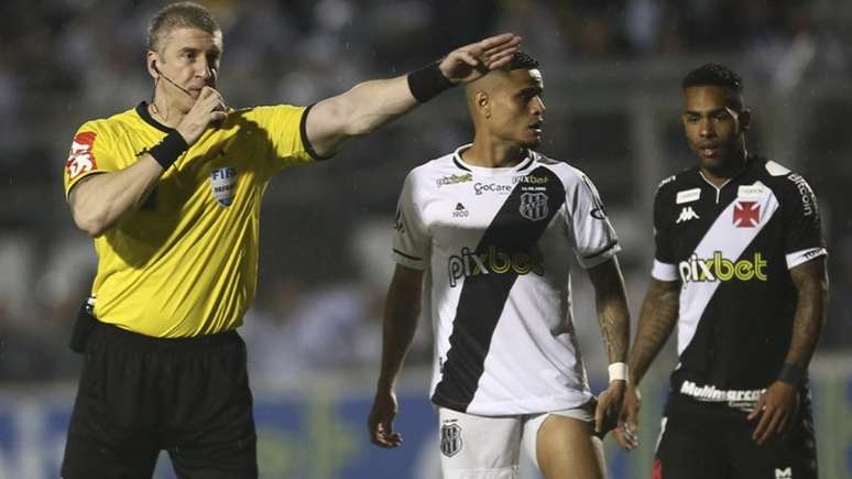 Ponte Preta venceu o Vasco por 3 a 1 (Foto: Daniel RAMALHO/Vasco)