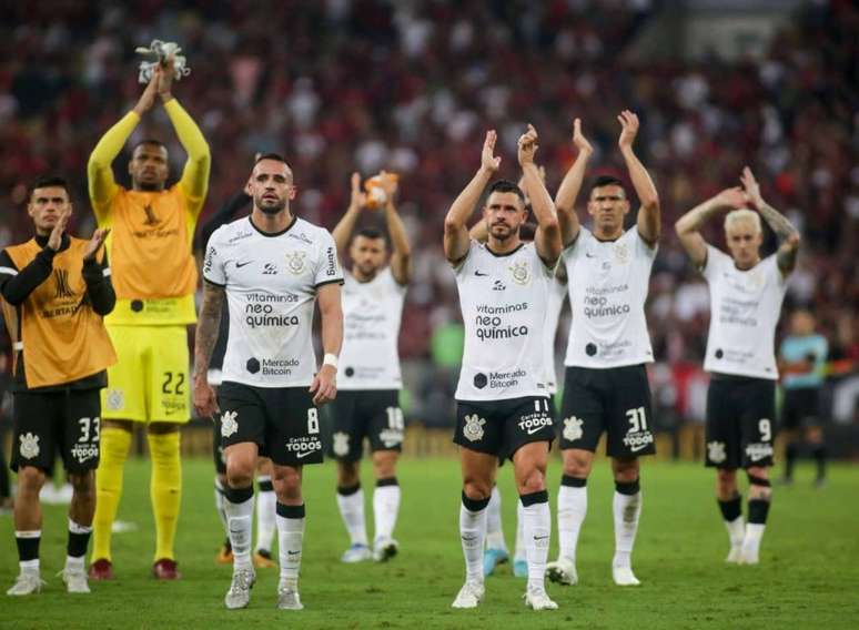 Jogadores do Timão reverenciando a Fiel no Maracanã (Foto: Rodrigo Coca / Agência Corinthians)