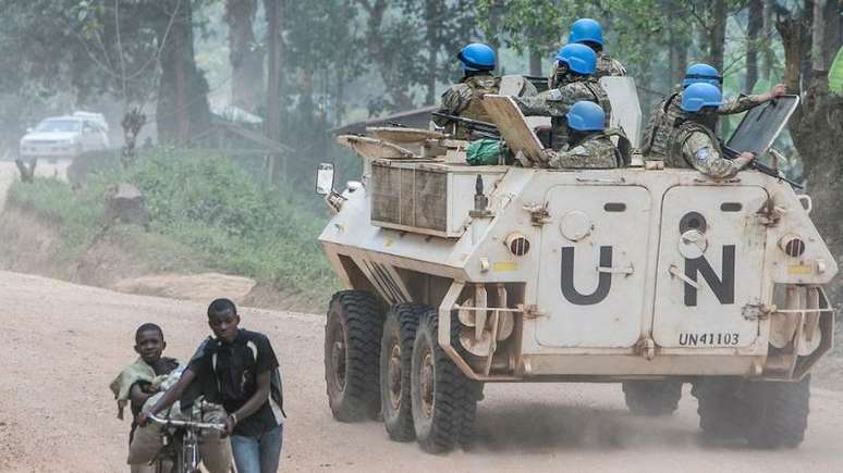 Imagem de uma tropa da Monusco em um carro forte, na República Democrática do Congo.