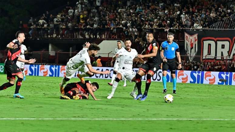 Timão foi derrotado por 2 a 0 na partida de ida (Foto: Marcos Souza / Lancepress!)