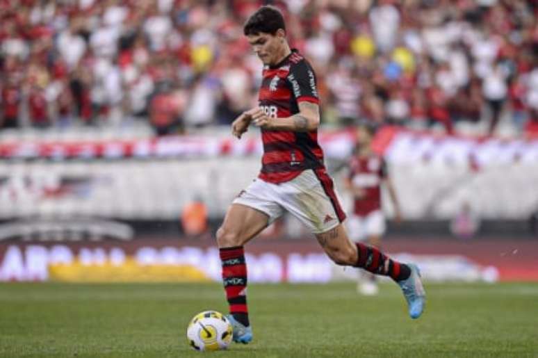 Ayrton Lucas pode ser comprado pelo Fla (Foto: Marcelo Cortes/Flamengo)