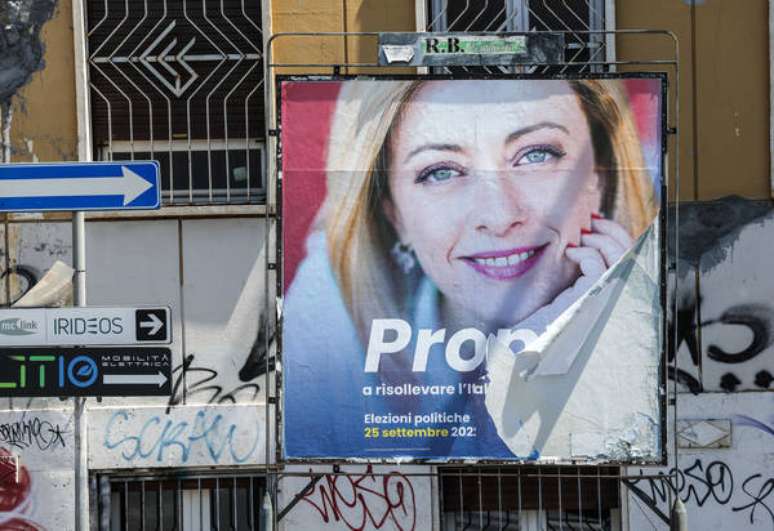 Cartaz de Giorgia Meloni em Roma, capital da Itália