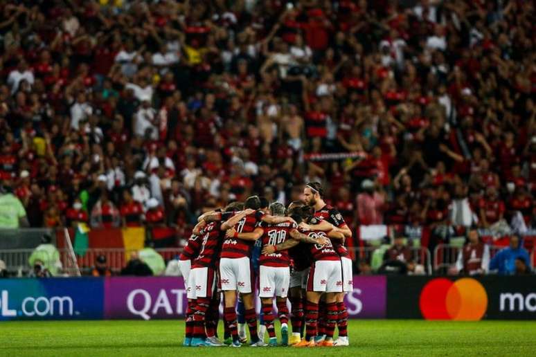 Time do Flamengo no Maracanã, antes da vitória sobre o Corinthians pela Libertadores (Foto: Gilvan de Souza/CRF)