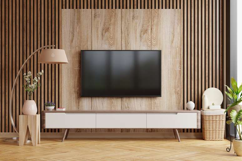 Revestimento de madeira na parede (Imagem: Shutterstock)