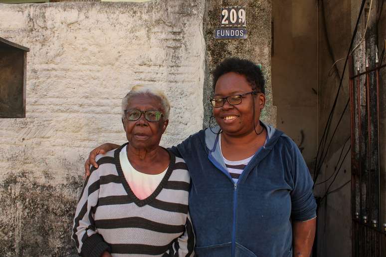 Alcina e a filha Adelisa relembram a trajetória da Favela 1010 @Rafaela Araújo