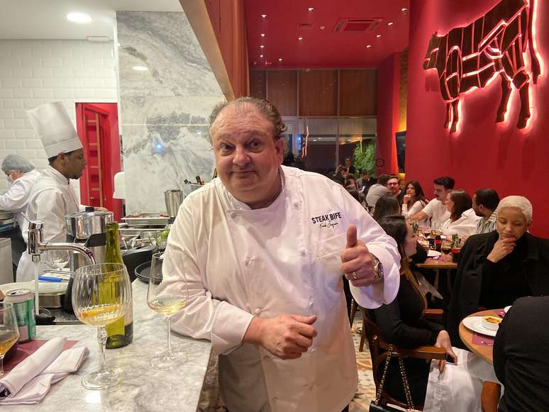 Erick Jacquin no evento de inauguração do seu novo restaurante: Steak Bife.