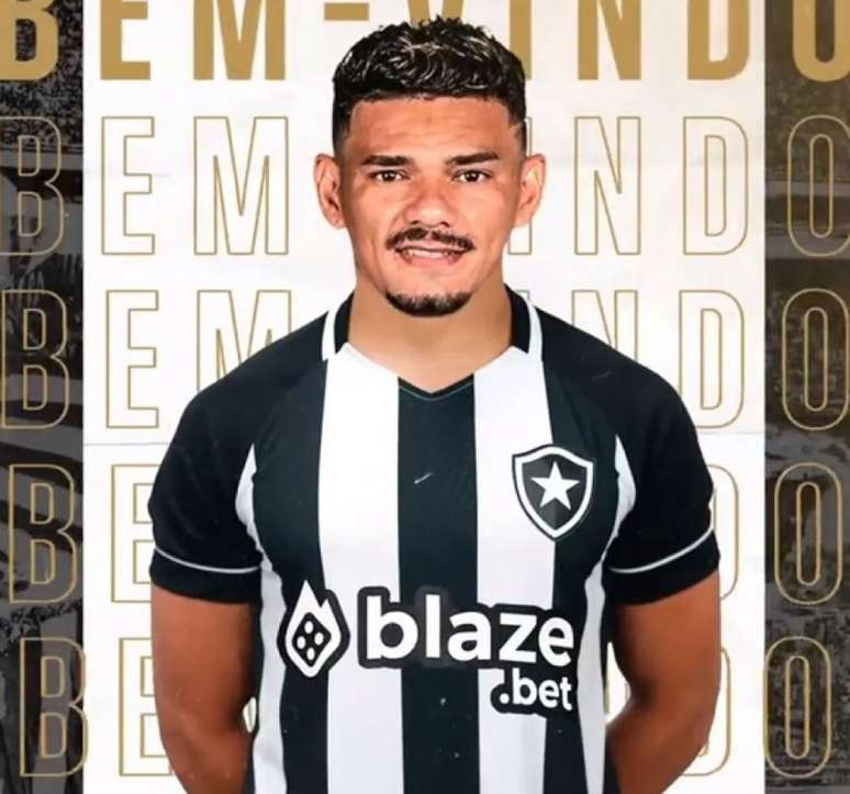 Botafogo anunciou Tiquinho Soares pelas suas redes sociais (Reprodução de vídeo)