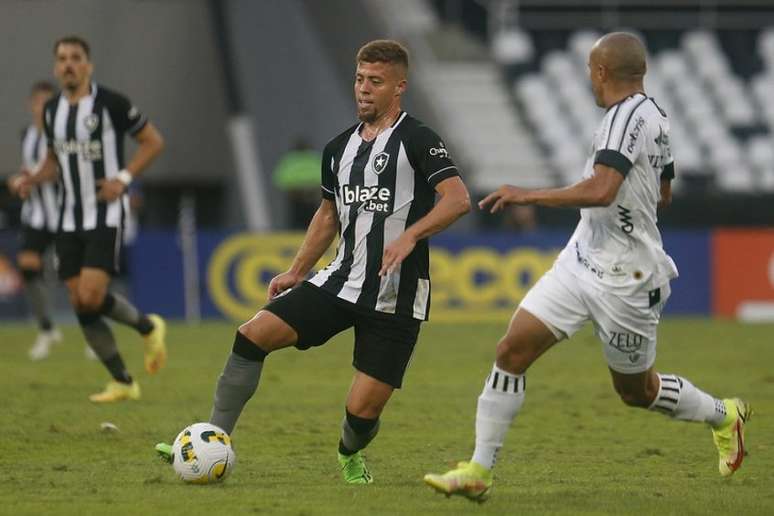 Lucas Fernandes em ação pelo Botafogo (Foto: Vítor Silva/Botafogo)