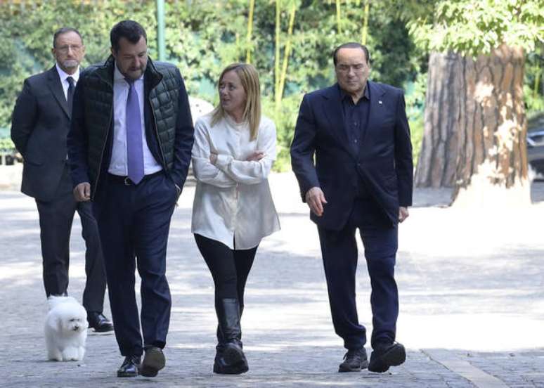 Salvini, Meloni e Berlusconi durante encontro em outubro de 2021