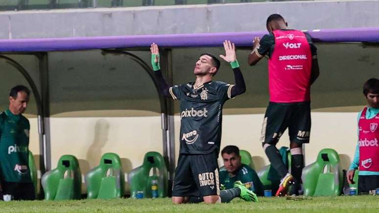 Pedrinho marcou o gol da vitória do América-MG contra o Santos (Foto: GILSON JUNIO/W9 PRESS/LANCEPRESS!)
