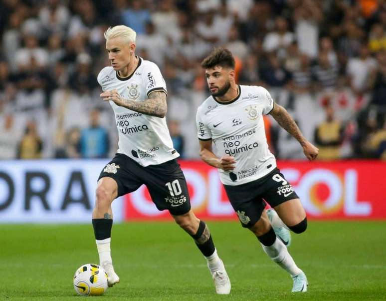 Guedes e Yuri em ação no Dérbi contra o Palmeiras (Foto: Rodrigo Coca / Agência Corinthians)