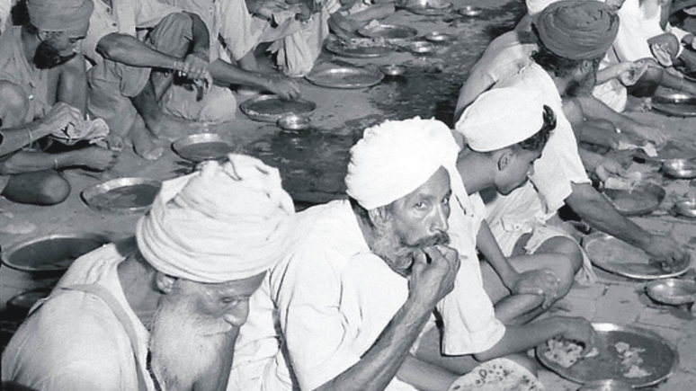 Refugiados sikhs em um acampamento de ajuda humanitária em Amritsar, em 1947/1948 — cerca de 12 a 20 milhões de pessoas foram desalojadas pela divisão