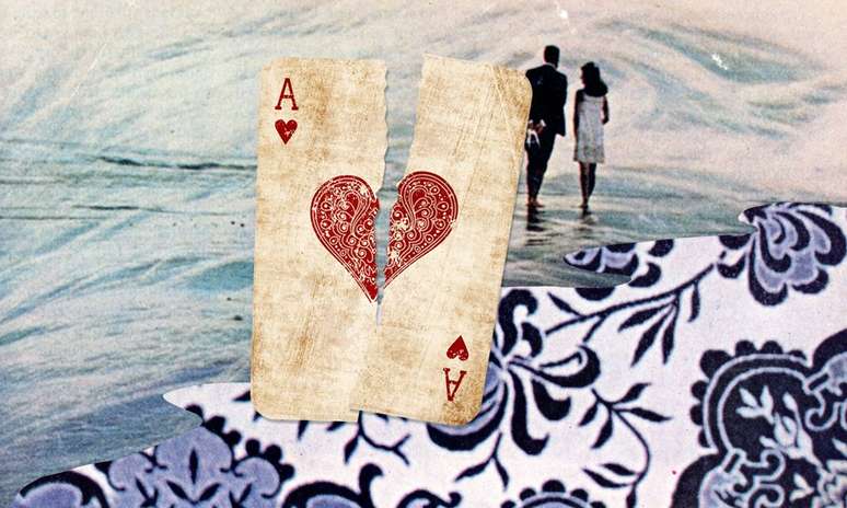 Colagem de um casal caminhando perto de uma praia, com uma carta de baralho de ás de copas rasgada atrás deles