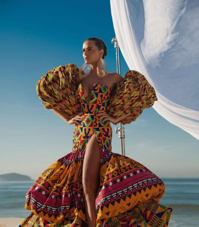 Deborah Secco seguiu &agrave; risca o tema do Baile da Vogue de 2022 