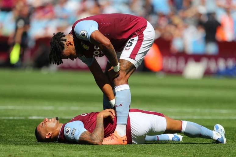 Diego Carlos se lesionou em seu segundo jogo pelo Aston Villa (GEOFF CADDICK / AFP)