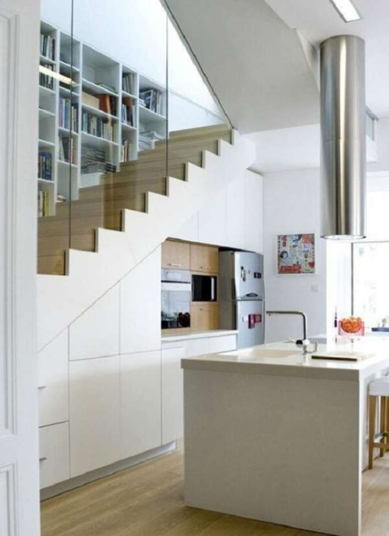 16. Projeto funcional de armário embaixo da escada na cozinha. Fonte: Civil Engineering Discoveries