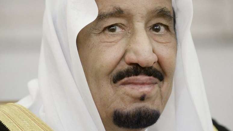 O rei Salman bin Abdulaziz al-Saud assumiu o trono saudita em 2015 após morte do irmão Abdullah