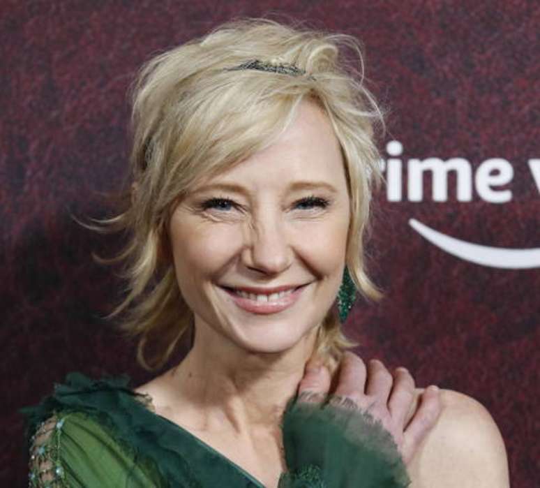 Anne Heche sofreu um violento acidente de carro em Los Angeles