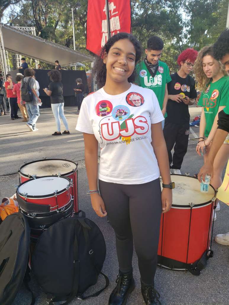 Estudante Malu Leão participou de evento na USP representando a UJS