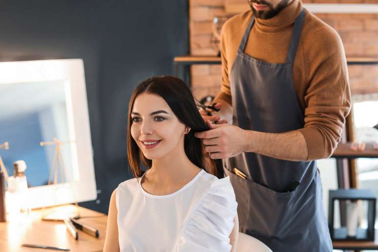 Cabelo longo não é indicado para quem trabalha com o público 