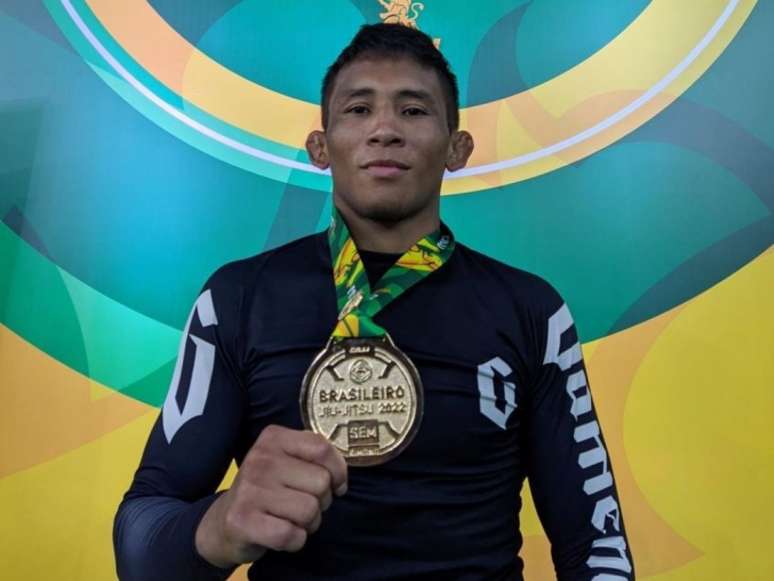 Lucas Pinheiro lutou pela primeira vez o Brasileiro No Gi da CBJJ e faturou o ouro (Foto: arquivo pessoal)