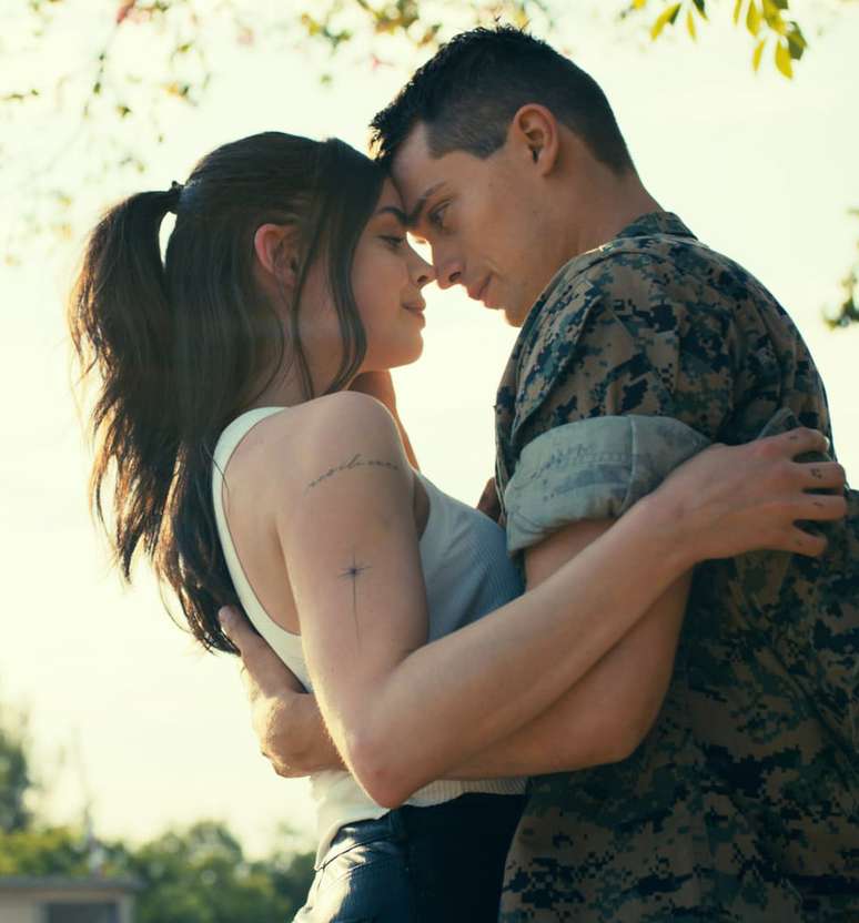 Apesar da polêmica, "Continência ao Amor" é um sucesso na Netflix